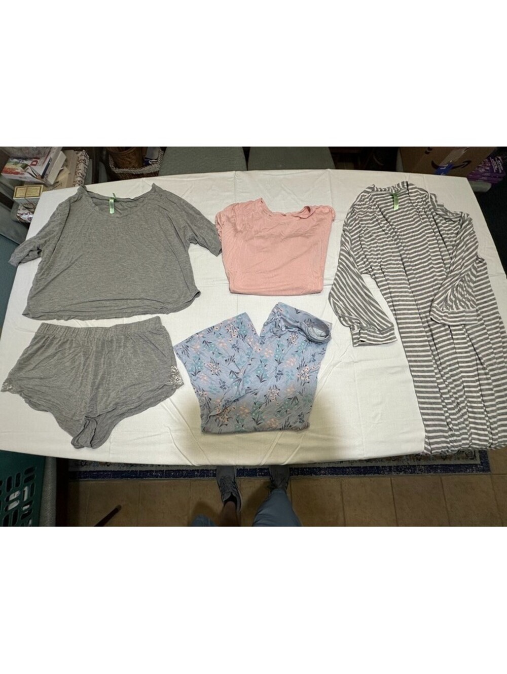 Honeydew Womens 2 Pajama Sets Floral Medium/Large Intimates 1 Striped Robe *READ